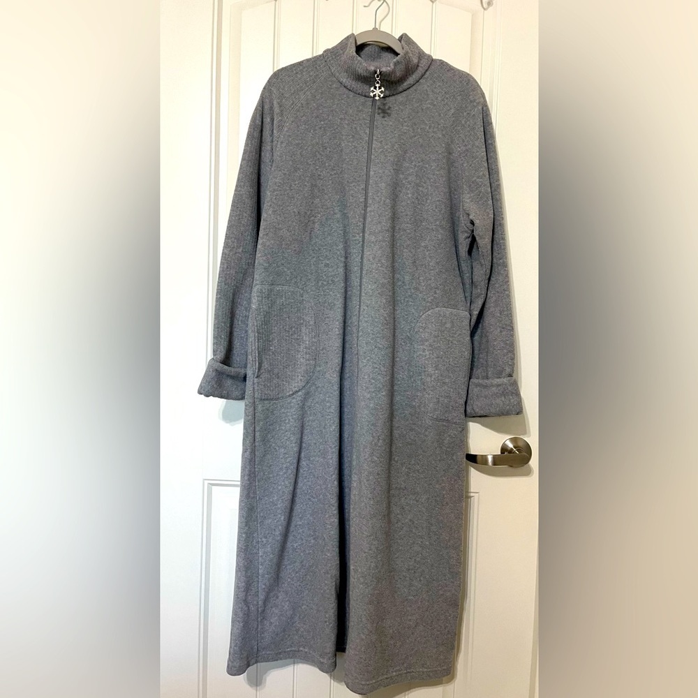 Delicates Women’s Zip Up Comfy Gray Nightgown plush and soft, size L